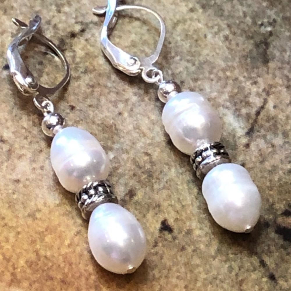 Responsible Freshwater Pearl Earrings - Picture 3 of 8